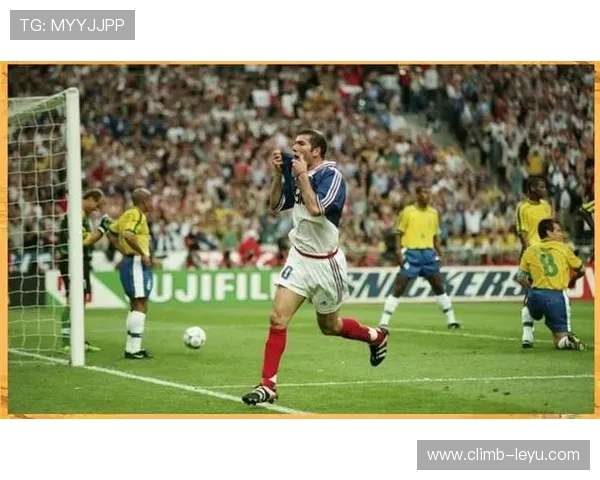 围绕世界顶级足球巨星展现绿茵赛场激情与辉煌瞬间