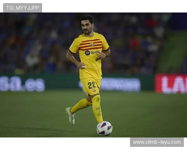 哪些足球球星体型较为丰满或偏胖他们的职业生涯表现如何